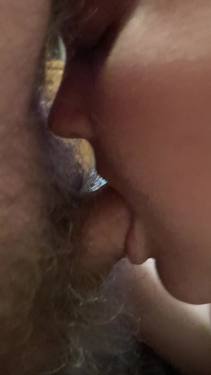 yaller62: पत्नी एक अलग तरीके से चुसाई कर रही है