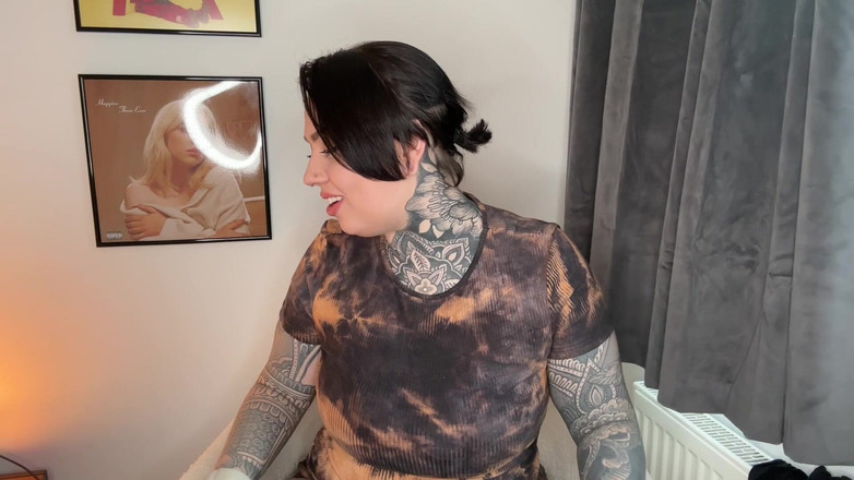 Miss Valentina: 妻の隣でオナニー JOI