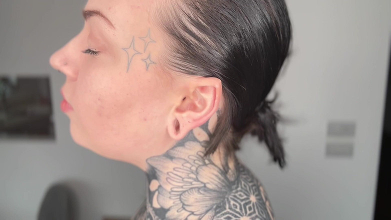 Miss Valentina: Pemujaan telinga runding