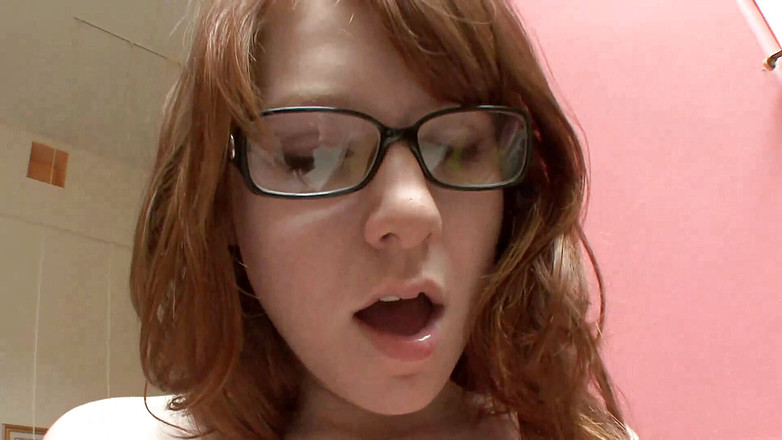 Lesbian Illusion: La troia bionda fa urlare la sua amica