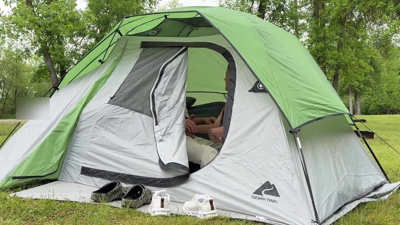 Mya Lane: Soția vrea să fie urmărită futându-se în parc