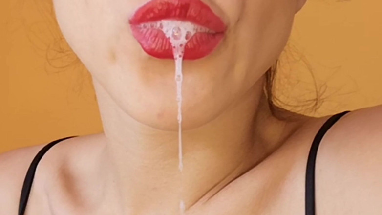 Miss Lith Domina: Viciada em minha cuspida