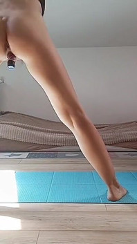 Dildo in the Pussy Leads to Orgasm During Sports