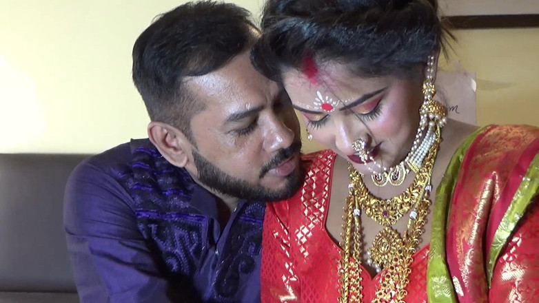 Anjalisingh_sexy: 인도 젊은 18살 와이프 신혼여행 첫 섹스