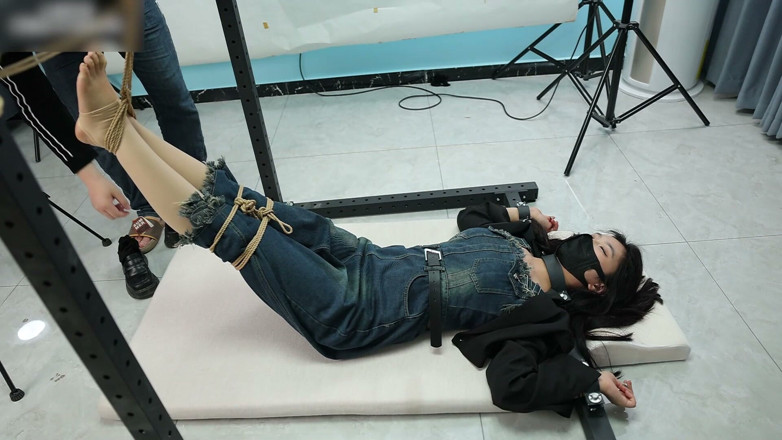Asian bondage: My Girlfriend Was Tied to an Iron Frame, Her Bare...