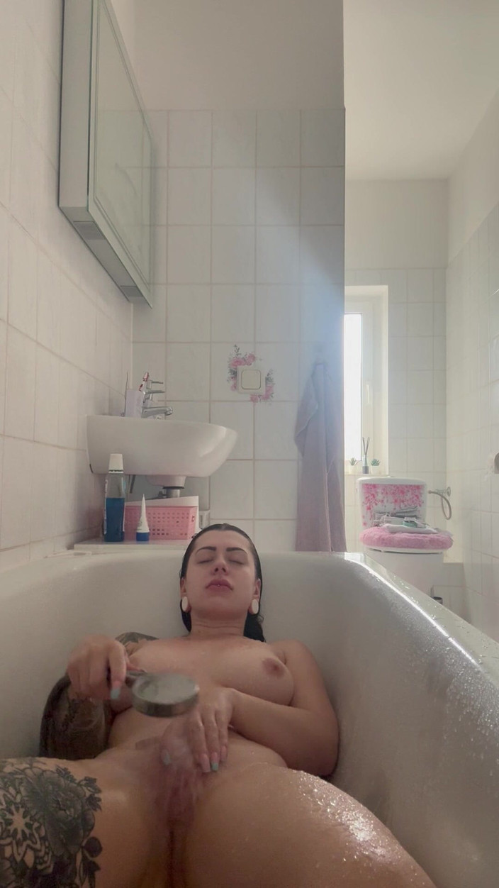 Princess1312: 很高兴回答任何问题