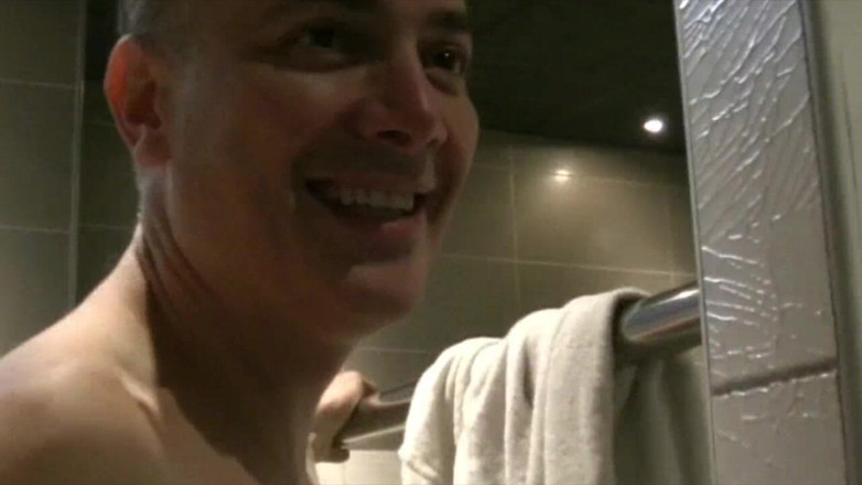 Sneaker gay: Muscle Boy Fucked Raw in Public Jacuzzy