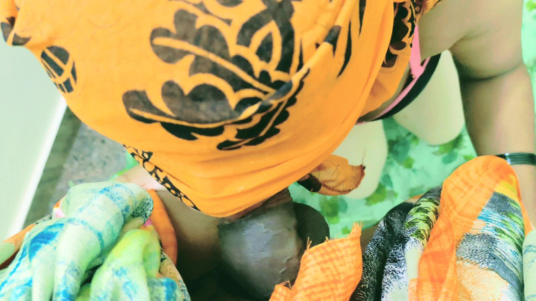 Mrbunty98: Desi mietje vriendje draagt saree en neukt vriendin