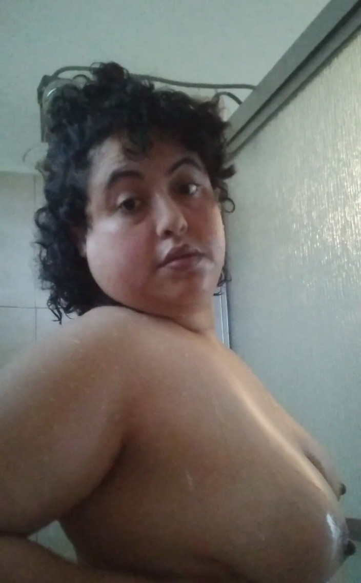 FloraWilde: Mytí a Hraní ve sprše s mými prsy