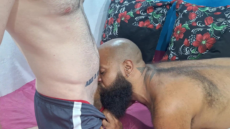 carmonaoficial: Carmona a její otec se střídají s mužským zadkem