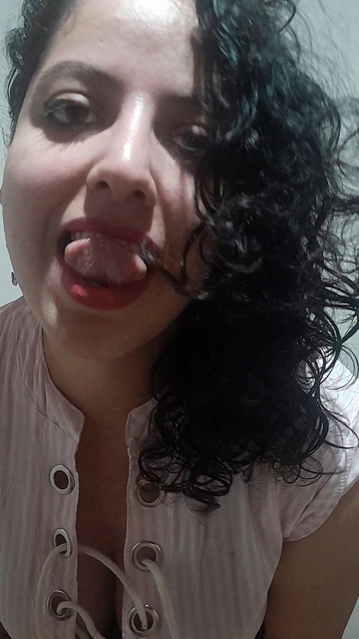 Eddie Queens: 第一人称视角 joi babyluna939 为你跳舞和自慰，想象你操她