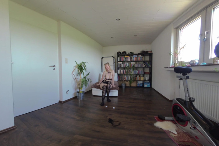BlondeHexe VR: 고양이 여자 더러운 이야기