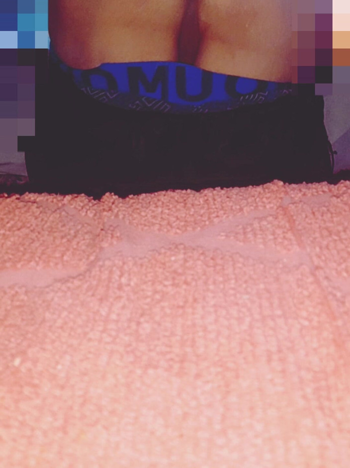 Franco2019: Il giovane ragazzo arrapato vuole registrarsi nudo nella sua camera...