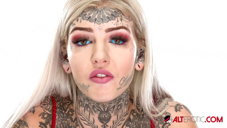 Alt Erotic: Rozhovor v zákulisí s potetovanou australskou bombou Amber Luke