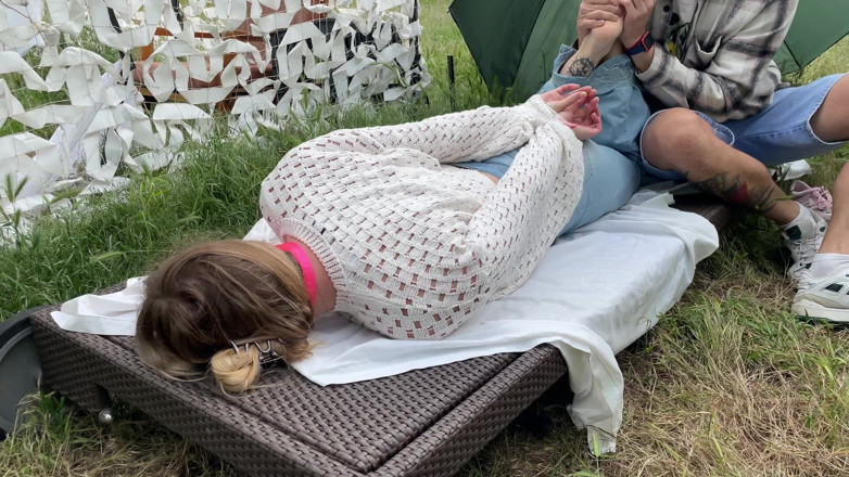 HotPrincessUA: Sarışın yakalandı: ağzı tıkalı ve gıdıklandı