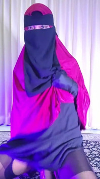Arab Crossdresser Fuck Dildo