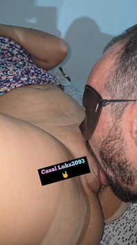 A la esposa del cornudo le encanta chupar una gran polla