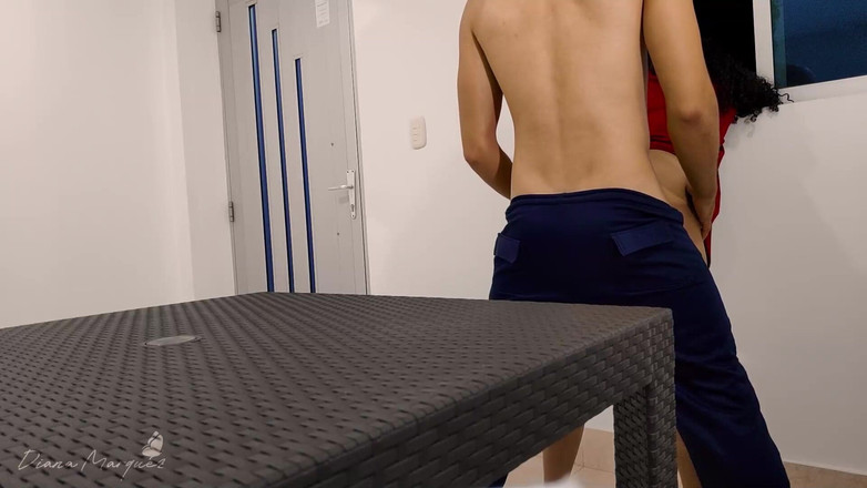 Diana Marquez: Cewek sange ini dientot gaya doggy habis-habisan di balik jendela...