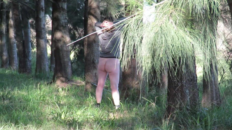 Milfcamsex: Patricia and Her Ass Walks Among the Pines