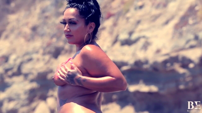 Blush erotica: Rubbing on the rocks for a sex with sex toy