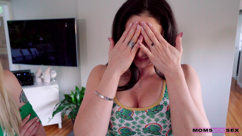 Moms teach sex: "La chance du beau-fils - S12 : E7"