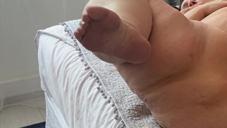 Zina Gabon: BBW Open Her Pussy for BBC Creampie