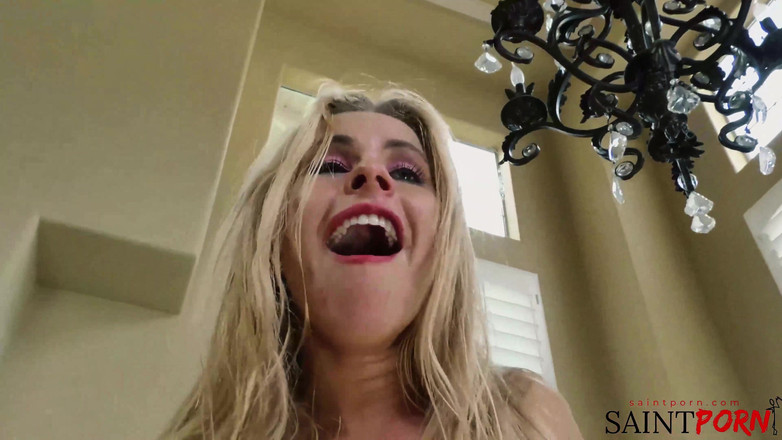 SaintPorn: Lilly的欢呼奉献引起了Mike的注意