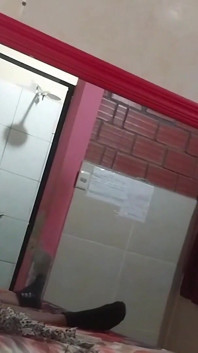 Echt geneukt met mijn buurvrouw terwijl iedereen op het feestje van haar man is, we werden bijna betrapt