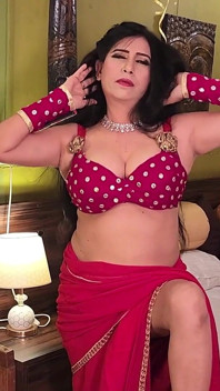 Beautiful Big Ass Big Boobs Curvy Indian Bhabhi in Red Saree Sex with Pizza Boy