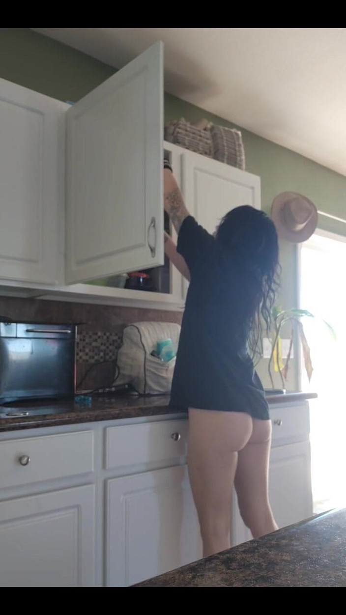 goddessXenvy: Correrse y limpiar la cocina conmigo