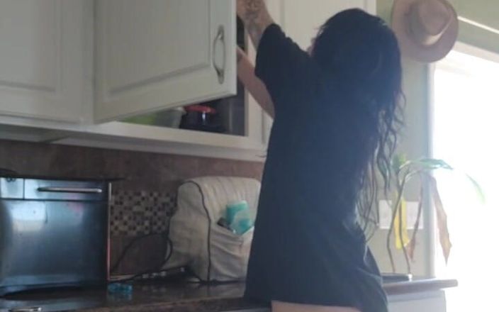 goddessXenvy: Cum and Clean the Kitchen with Me