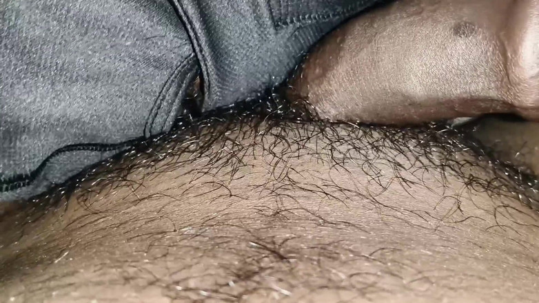 SneakyManner48: L'acqua zia indiana è uscita dalla mano del cognato, video sexy,...