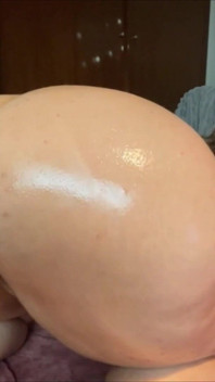 Hot Shygirlfromeurope bawi się swoją maszyną do pieprzenia, ona jest taka mokra i cipka Queef dużo
