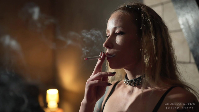 Cruel Anettes fetish world: Anette kouří kouř