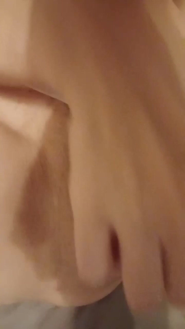 Girlnona: MILF miang melancap dirinya mengidamkan zakar hitam besar