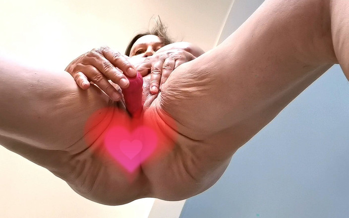 MariaOld: Nenek ngentot memeknya sendirian habis-habisan