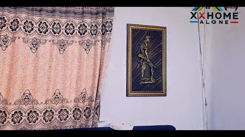 Home Alone: 그녀의 고객에 대한 폭유 가짜 간호사