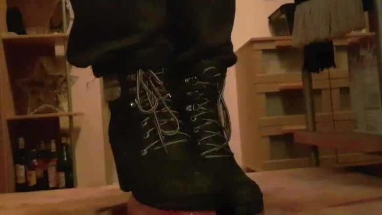 ironball1983: Точка зору: топтання і тупіт чоботами — футджоб і роздавлювання члена — повна вага, без пощади