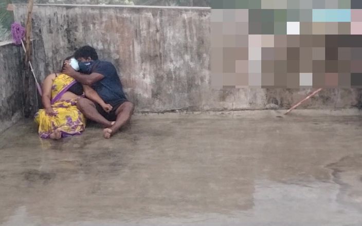 Tamil lesbian: Sexe sous la pluie sur la terrasse