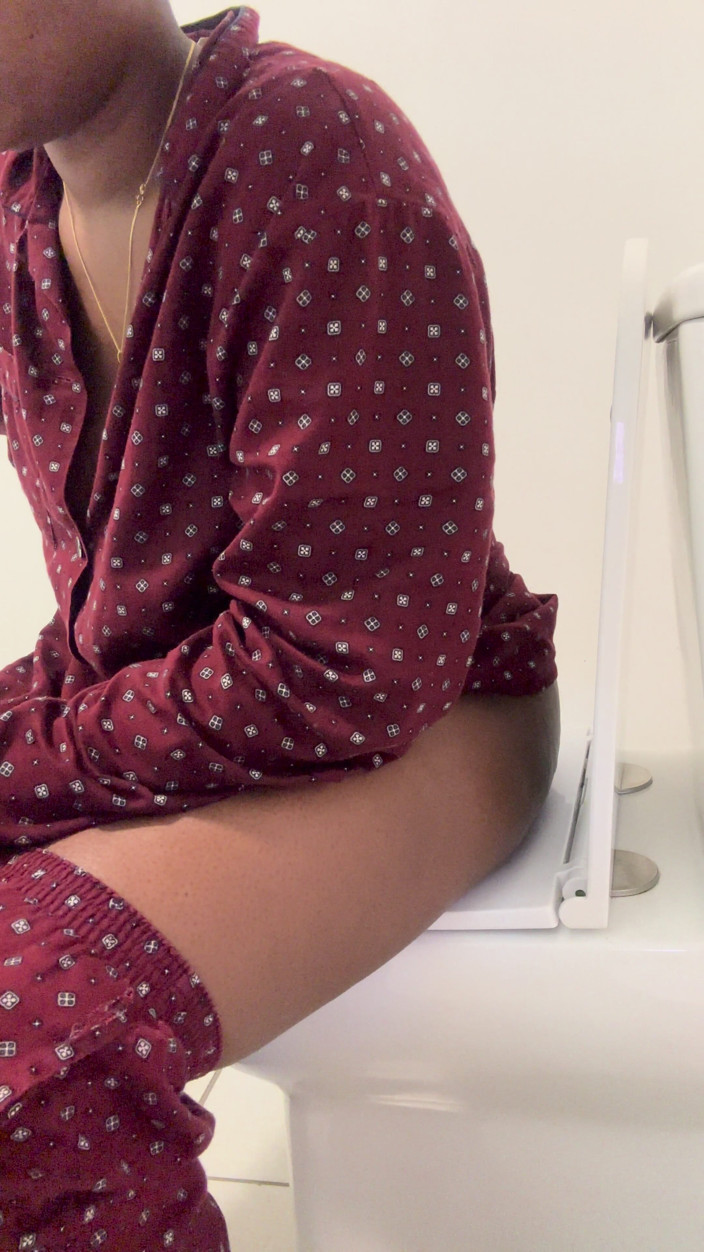 African Fart Queen: Toilet Farts