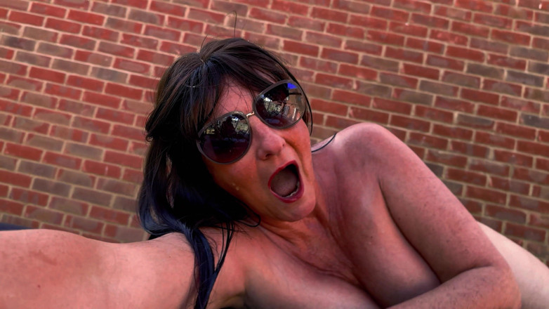ithastopeefun: Piss Play on the Blow up Bed - Ithastopeefun