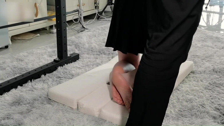 Asian bondage: Barefoot Girlfriend's Prop Restraints, Tickling Feet, Vibrator, Climax