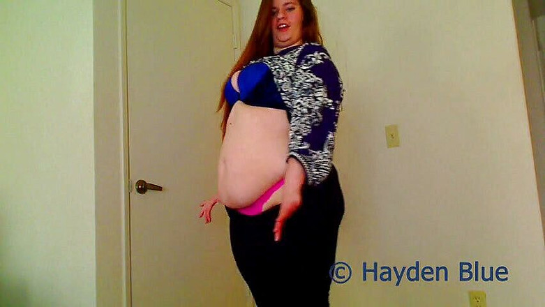 Hayden Blue: Vue du strip-tease DE BBW ci-dessous