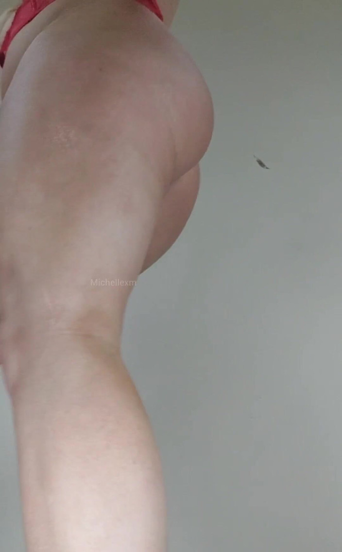 Michellexm: Napalona milf masturbuje się 5,04 min nago kucanie na twarzy rozprzestrzenianie...