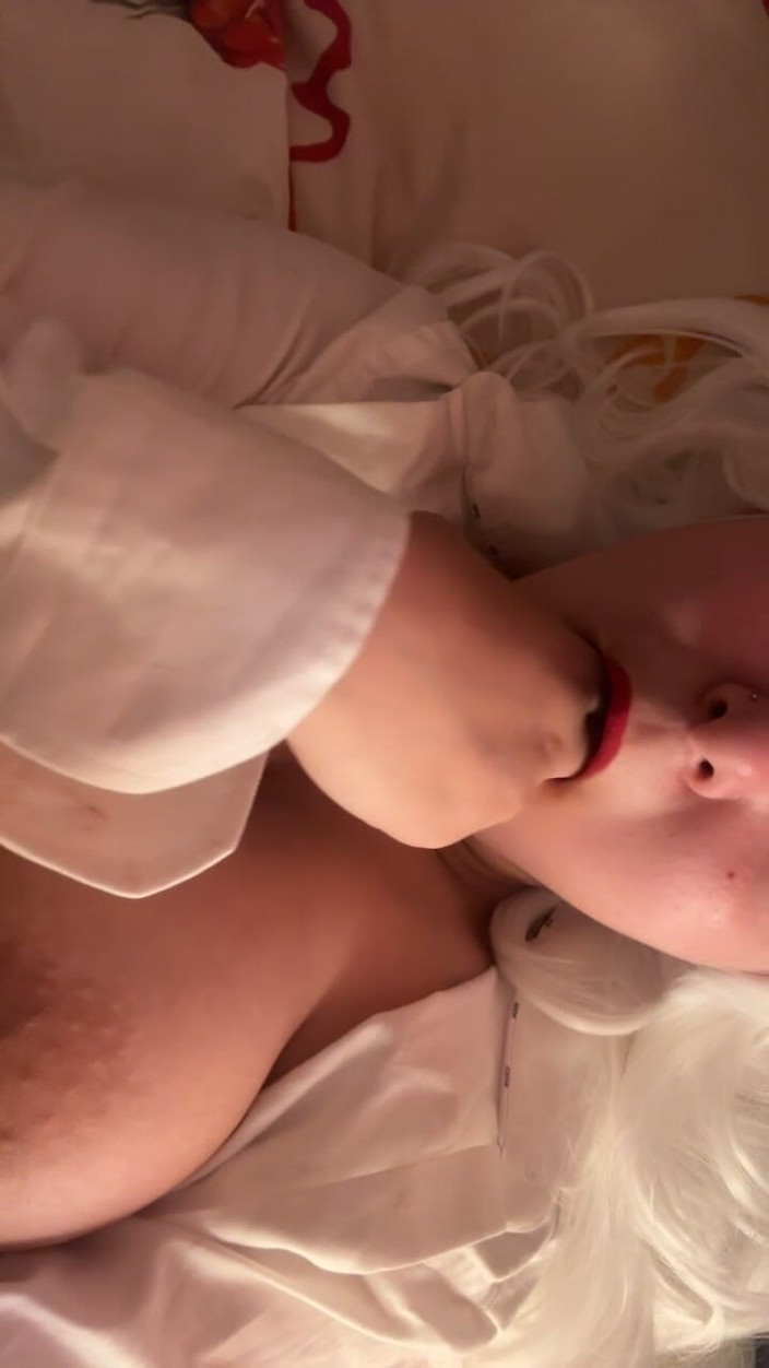 Dirtyleyla: Aku suka banget mainin toketku