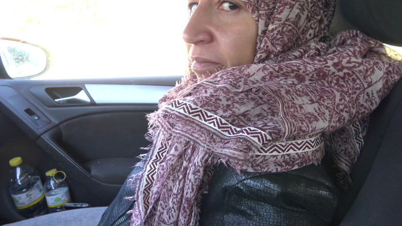 Souzan Halabi: Turkse moslimvrouw trekt perverse Amerikaanse man af in zijn auto