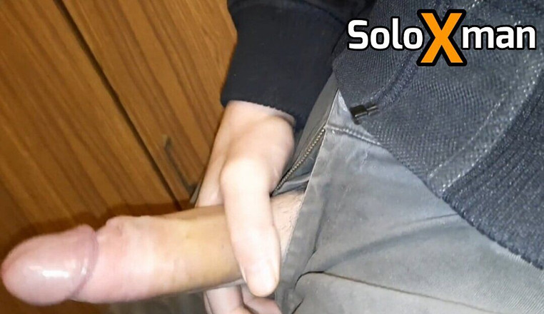 SoloXman: Pracovnice znovu diskrétně masturbuje v práci - Soloxman