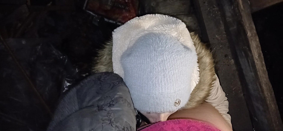 Lesbian-candys: 隣人は小屋でクンニリングスをくれるから、私たちが本物のレズビアンであることを誰にも知られないようにする