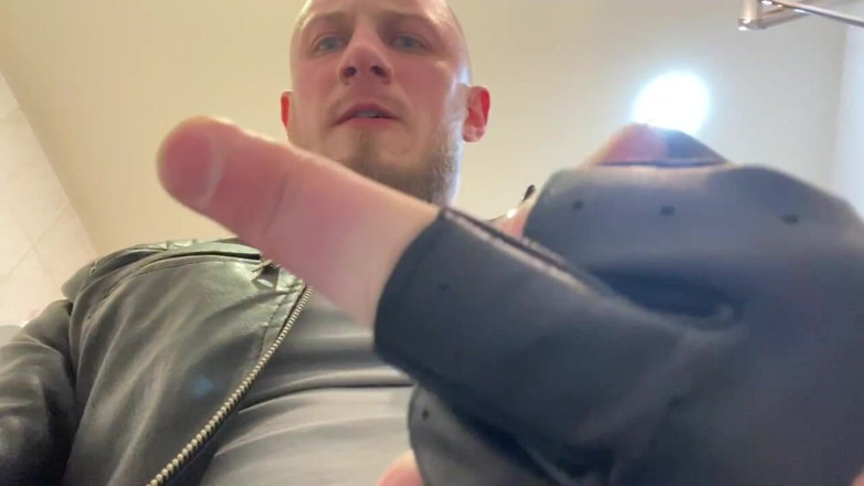 Hunky time: Vernedering van een flikker (op verzoek)