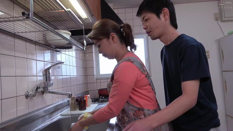 Raptor Inc: 继子把目标放在他继母的身体上。